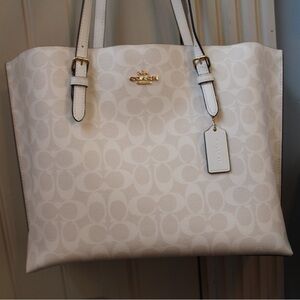 Coach like new purse.